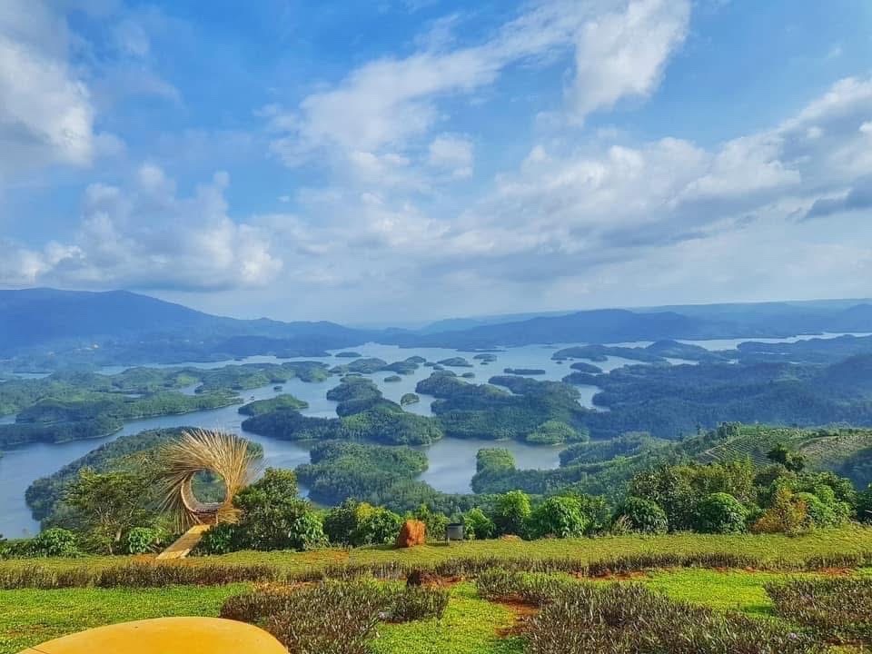 Trải nghiệm du lịch tại Tà Đùng gần hồ